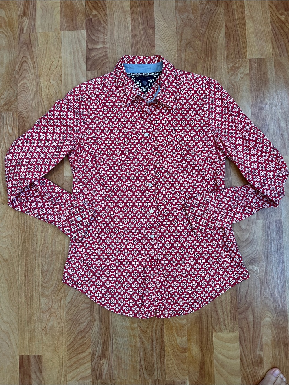 EUC Tommy Hilfiger Red & White Button-Down Fitted Shirt